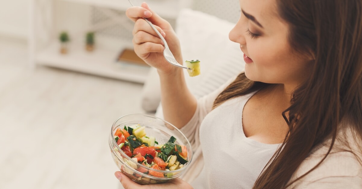 Expecting mother eating a balanced diet